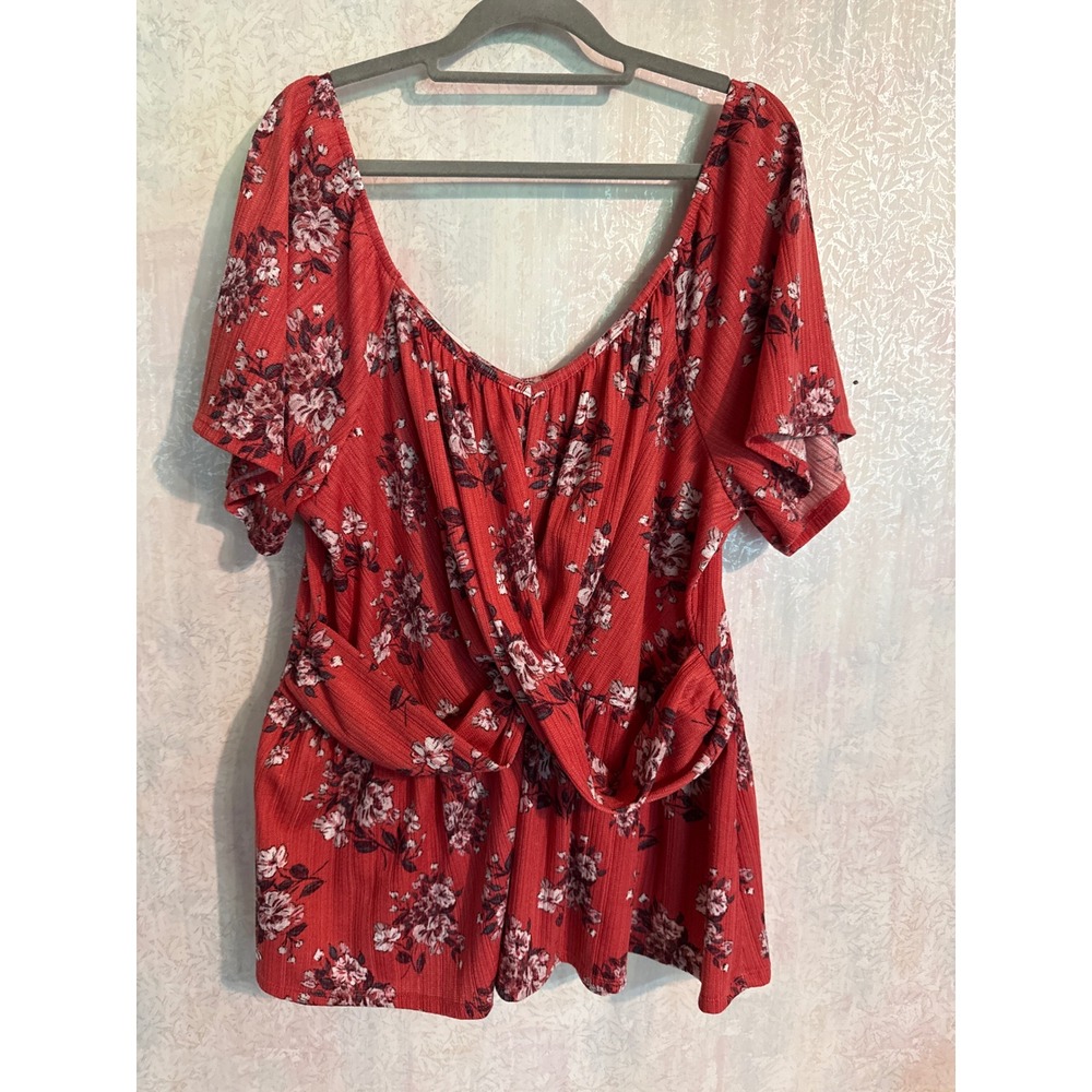Maurices Red Floral Twist Front Babydoll Top 1X NWT Short Sleeve Peplum Ribbed